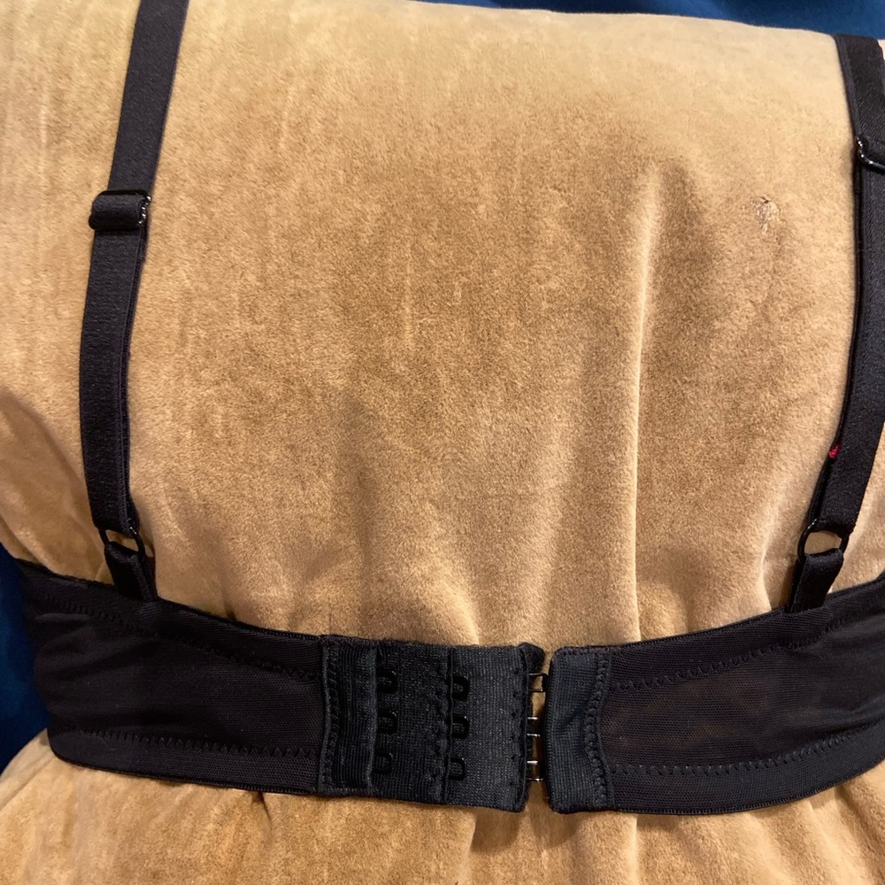 Gently used sexy Chaps molded cup underwire bra 34D - Picture 3 of 3